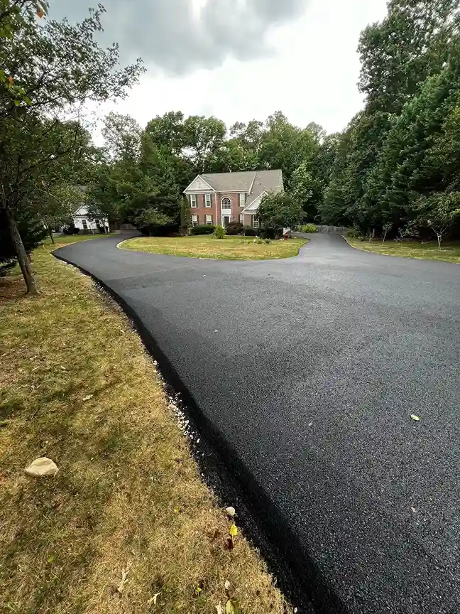 asphalt repair and mainetance for driveways and residential communities in Northern Virginia for long lasting surface