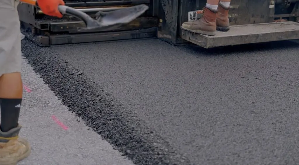commercial asphalt paving designed for businesses to last longer