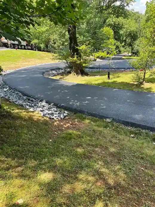 paving experts in north virginia working on gravel & drainage